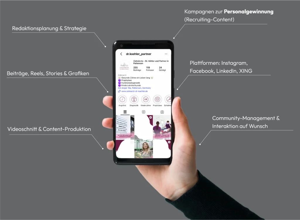 Eine Hand hält ein Smartphone, auf dessen Bildschirm die Social-Media-Kanäle ihres Zahnarztes zu sehen sind.